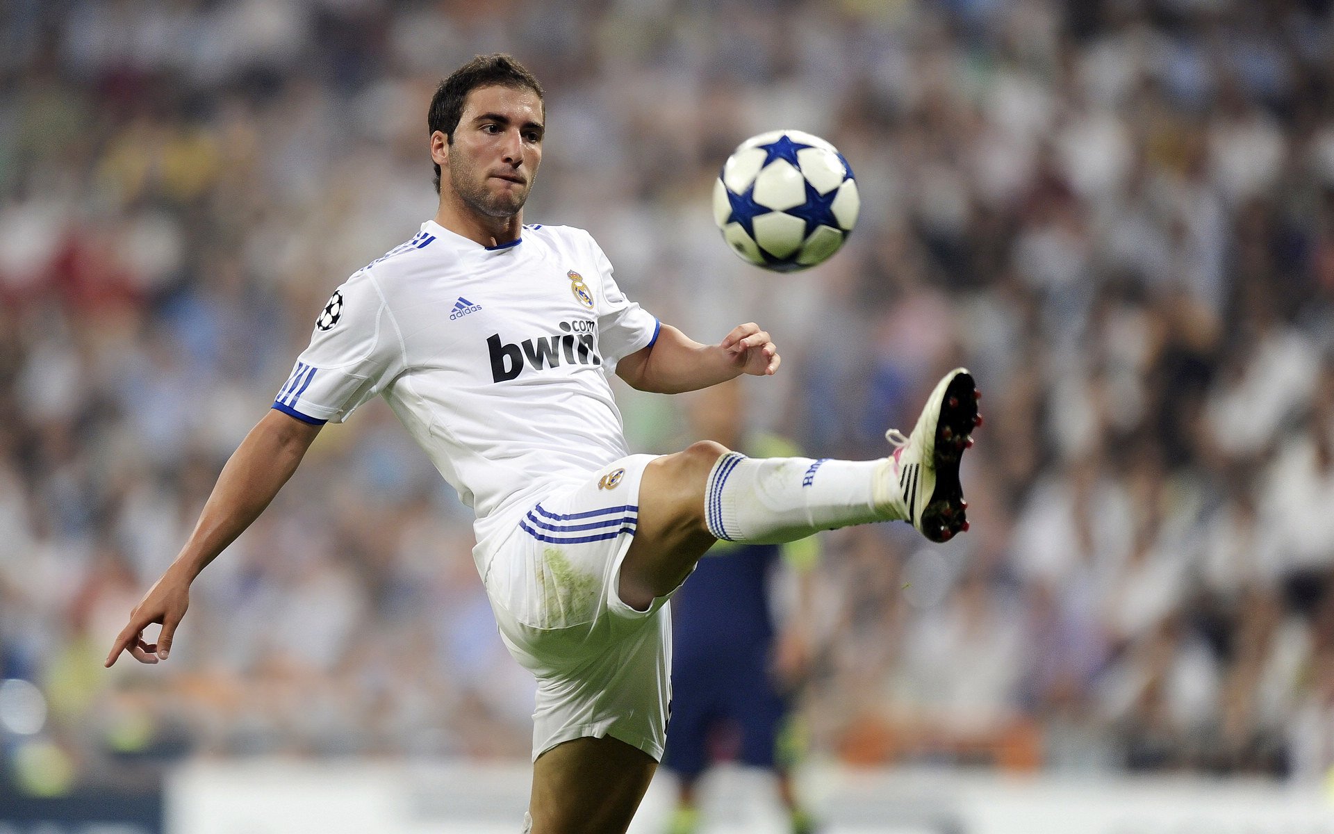 数据专栏：传球成功率与控球时长对比赛胜负的影响研究，传控球训练